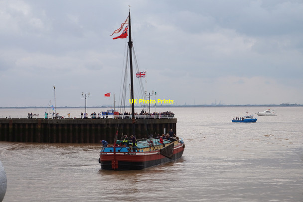 Photo 6"x4" The Amy Howson enters Hull Marina Kingston upon Hull c2017