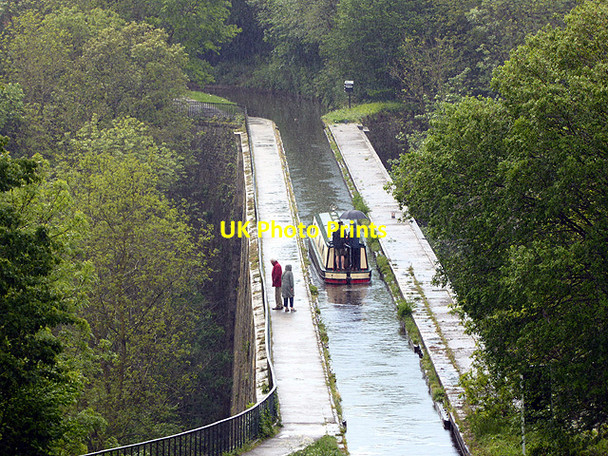 Photo 6"x4" Chirk Aqueduct in the rain Chirk\/Y Waun c2017
