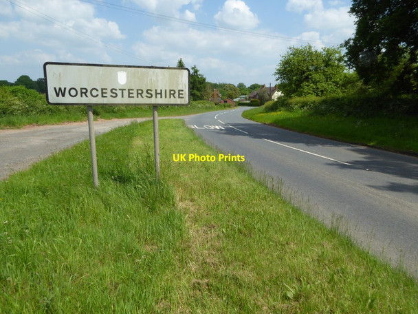 Photo 6"x4" The A4112 entering Worcestershire Berrington Green c2017