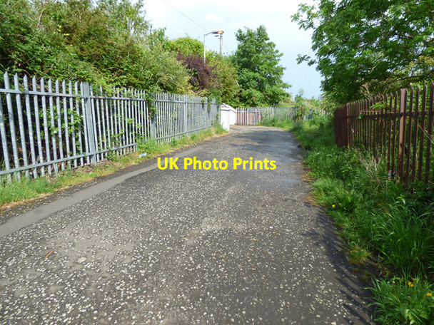 Photo 6"x4" Lane leading to Croftfoot railway station Rutherglen c2017