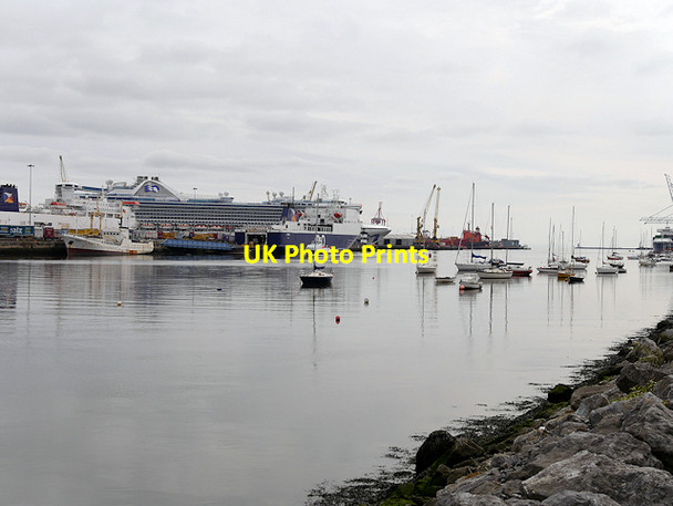 Photo 6"x4" River Liffey, Dublin Harbour Ringsend c2017