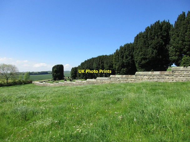 Photo 6"x4" The churchyard wall at Weaverthorpe Weaverthorpe c2017