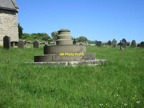 Photo 6"x4" The remains of the churchyard cross, Weaverthorpe Weaverthorpe c2017