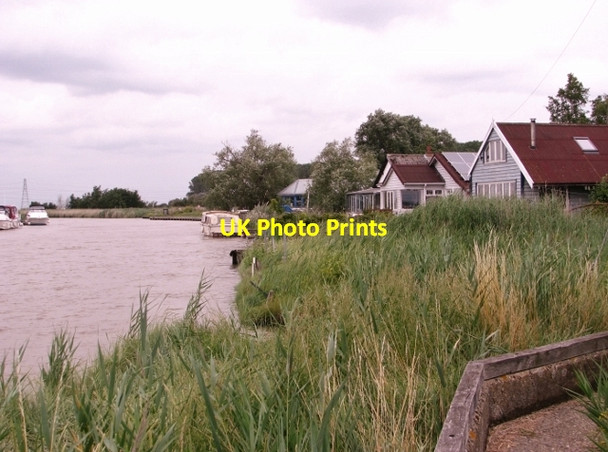 Photo 6"x4" The River Waveney past bungalows in St Olaves St Olaves c2017