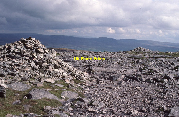 Photo 6"x4" Cairns on the summit plateau of Ingleborough Chapel-le-Dale c1990