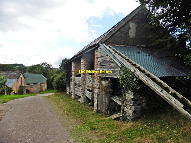 Photo 6"x4" Ancient barn at Poole Farm Exebridge c2017