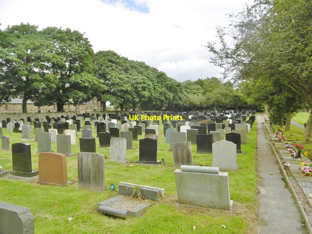Photo 6"x4" Rainford, churchyard Rainford c2017