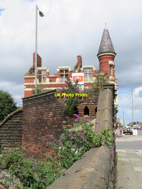 Photo 6"x4" Derelict Public Convenience and 'The Royal' Bootle\/SJ3394 c2017