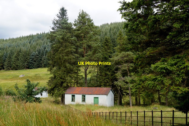 Photo 6"x4" Small hut near Tweedsmuir Menzion c2017