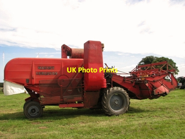 Photo 6"x4" Vintage Massey Ferguson combine harvester Little London\/TG1823 c2017