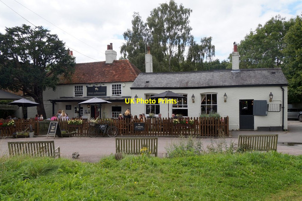 Photo 6"x4" The Four Horseshoes, Chobham Burrowhill c2017