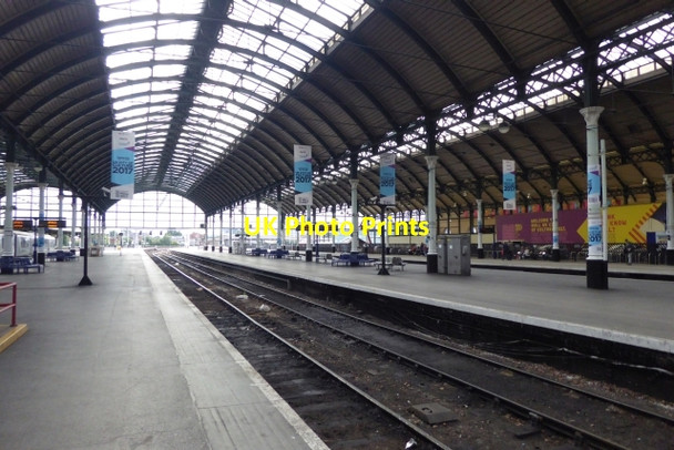 Photo 6"x4" Platforms 4 & 5 Kingston upon Hull c2017