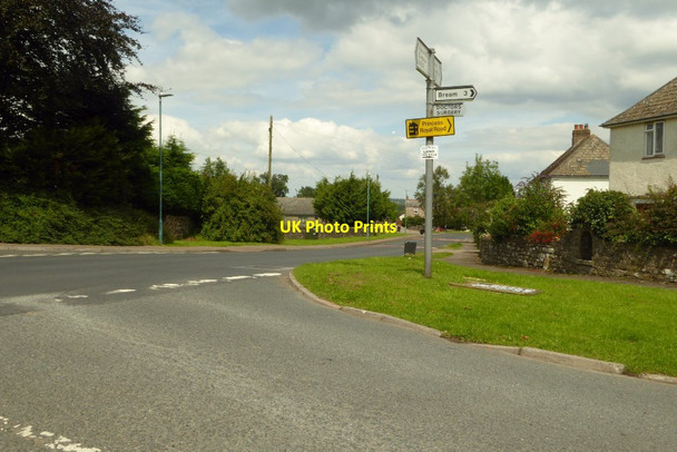 Photo 6"x4" Road junction in St Briavels St Briavels c2017