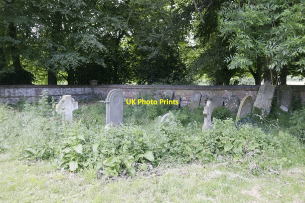 Photo 6"x4" Corner of the churchyard Brightwell Baldwin c2017