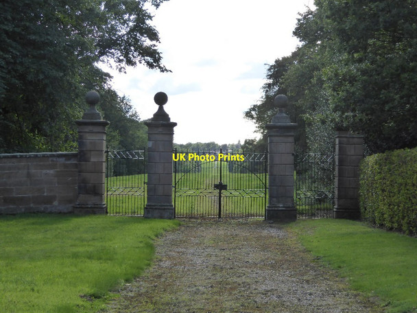 Photo 6"x4" Gates to Chillington Hall Brewood c2017