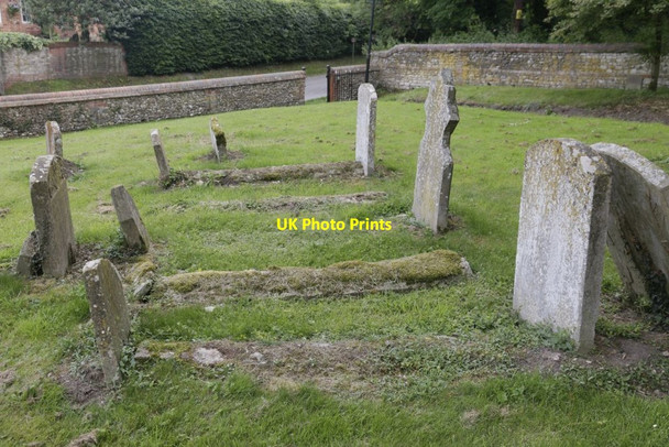 Photo 6"x4" Row of Graves Upperton\/SU6594 c2017
