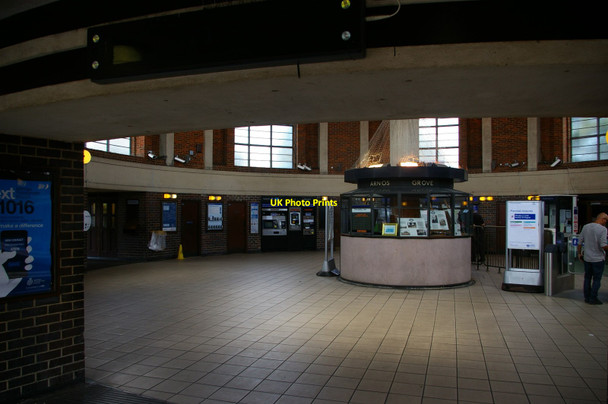 Photo 6"x4" Arnos Grove underground station Friern Barnet c2017