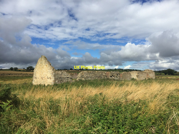 Photo 6"x4" Large ruined building by the Northumberland Coast Path Alnmouth c2017