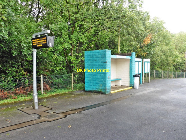 Photo 6"x4" Shelter on Saundersfoot railway station Kilgetty c2017