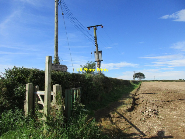 Photo 6"x4" Centenary Way\/Yorkshire Wolds Way near Staxton Wold Farm Ganton c2017