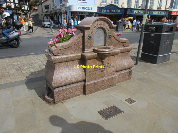 Photo 6"x4" Drinking fountain, Sandside Scarborough\/TA0388 c2017