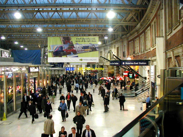 Photo 6"x4" The main concourse, Waterloo station London c2001
