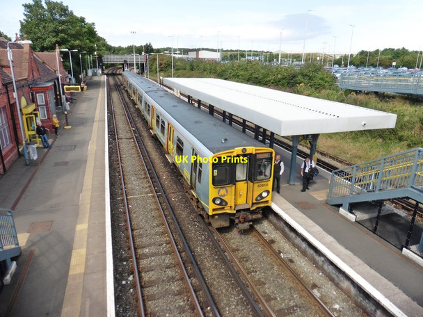 Photo 6"x4" Liverpool train at Birkenhead North station Birkenhead\/SJ3088 c2017