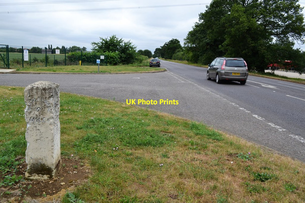 Photo 6"x4" Old Milepost Biggleswade c2017