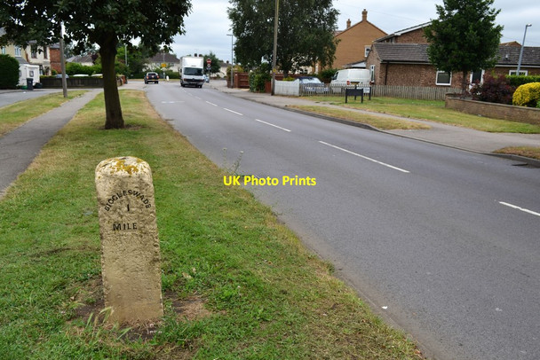 Photo 6"x4" Old Milepost Biggleswade c2017
