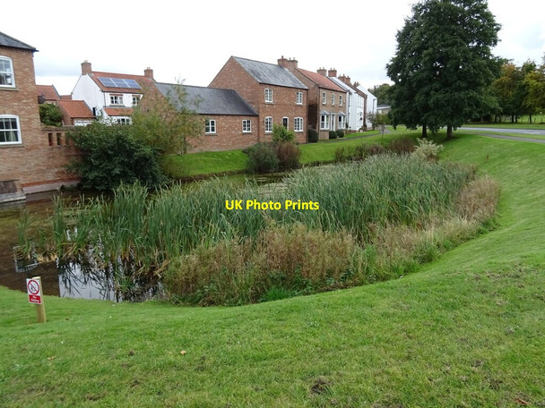 Photo 6"x4" Pond and housing, North Stainley North Stainley\/SE2876 c2020