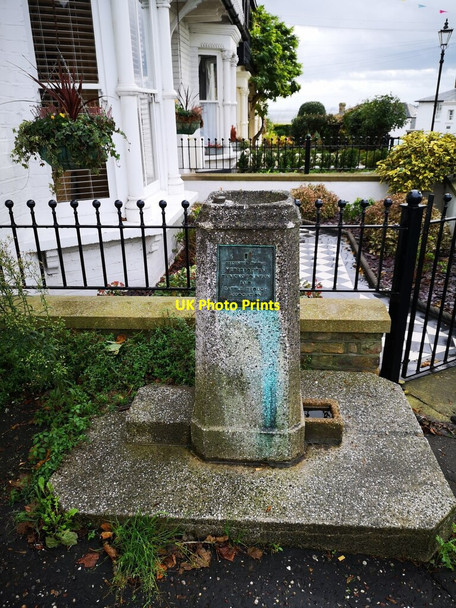 Photo 6"x4" Leigh on Sea, drinking fountain Chalkwell\/TQ8585 c2020