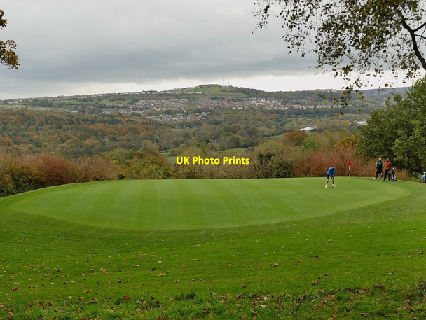 Photo 6"x4" Holing a putt at Hollins Hall golf course Baildon c2020