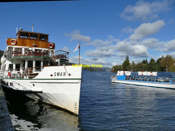 Photo 6"x4" Swan at Bowness pier Bowness-On-Windermere c2020