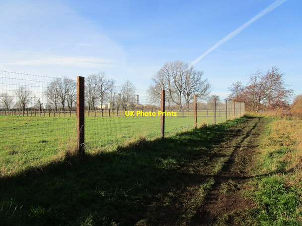 Photo 6"x4" Fencing alongside the bridleway Newark-on-Trent c2020