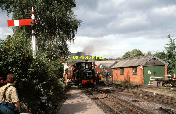 Photo 6"x4" Arrival at Llanfair Caereinion, Welshpool & Llanfair Light Railway Llanfair Caereinion c1992