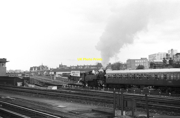 Photo 6"x4" Leaving for Kensington Olympia, Clapham Junction \u00e2\u0080\u0093 1966 Battersea c1966