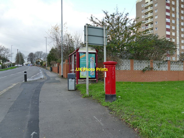 Photo 6"x4" Postbox and bus shelter, Swinnow Road Pudsey\/SE2233 c2020
