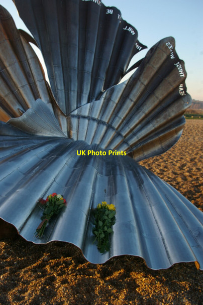 Photo 6"x4" Flowers for Benjamin Britten, Scallop, Aldeburgh Aldeburgh c2020