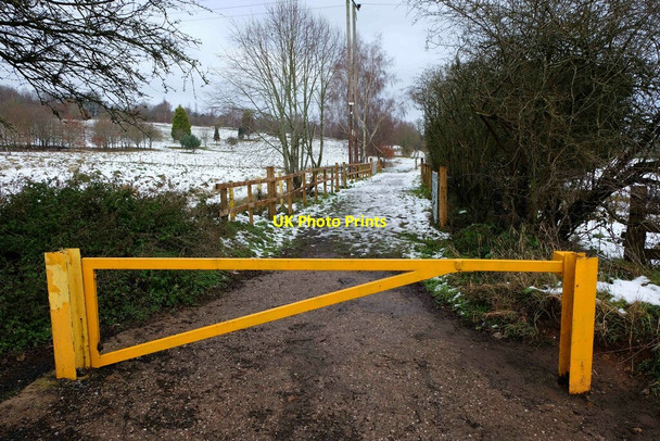 Photo 6"x4" Access road to former golf course from Kingsway, Stourport-on-Severn, Worcs Stourport-on-Severn c2021