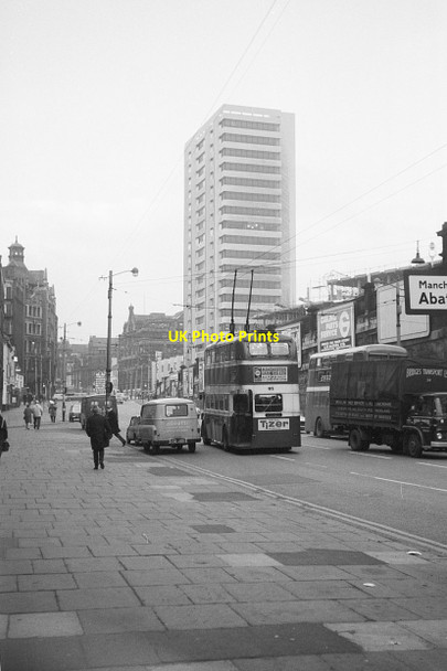 Photo 6"x4" Ashton under Lyne trolleybus on London Road \u00e2\u0080\u0093 1966 Manchester c1966