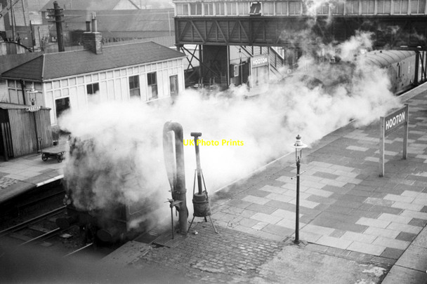 Photo 6"x4" Self-concealment, Hooton Station - 1966 Willaston\/SJ3377 c1966