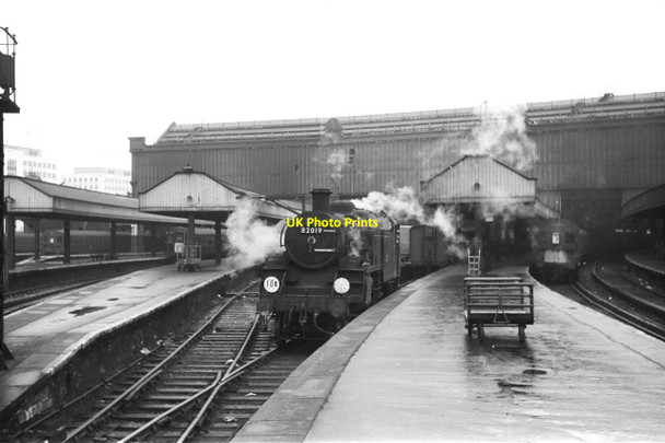 Photo 6"x4" 82019 shunting at Waterloo Station \u00e2\u0080\u0093 1966 Westminster c1966