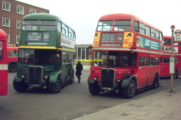 Photo 6"x4" Green and red at Uxbridge Station \u00e2\u0080\u0093 1972 Uxbridge c1972