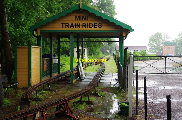 Photo 6"x4" Miniature railway station at North Norfolk Railway Station, Holt, Norfolk Holt\/TG0838 c2019