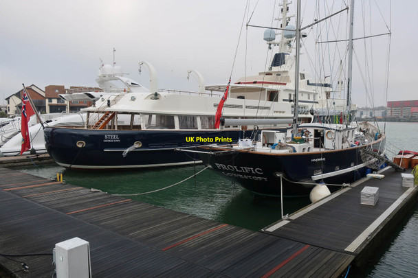 Photo 6"x4" Large yachts on the edge of Ocean Village Woolston\/SU4310 c2019