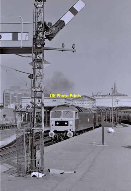 Photo 6"x4" Royal Train leaving Aberdeen Station Aberdeen\/NJ9206 c1977
