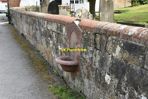 Photo 6"x4" Drinking fountain Heathfield\/TQ5630 c2020