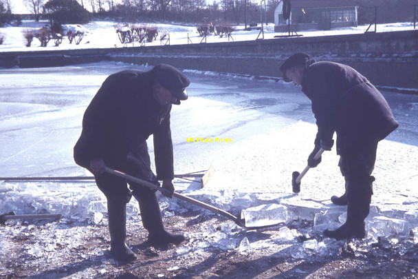 Photo 6"x4" Barrow Gurney Water Filtration Works - Removing ice from filterbeds Barrow Gurney c1963 P1