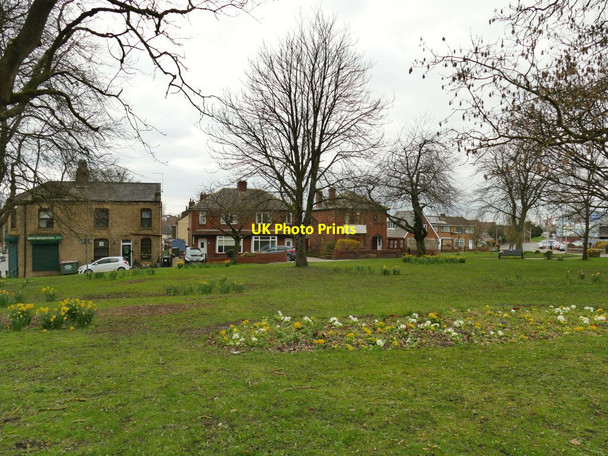 Photo 6"x4" Gildersome village green, north side Morley\/SE2627 c2021