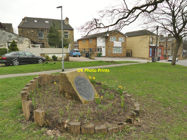 Photo 6"x4" Guiding memorial on Gildersome village green Morley\/SE2627 c2021